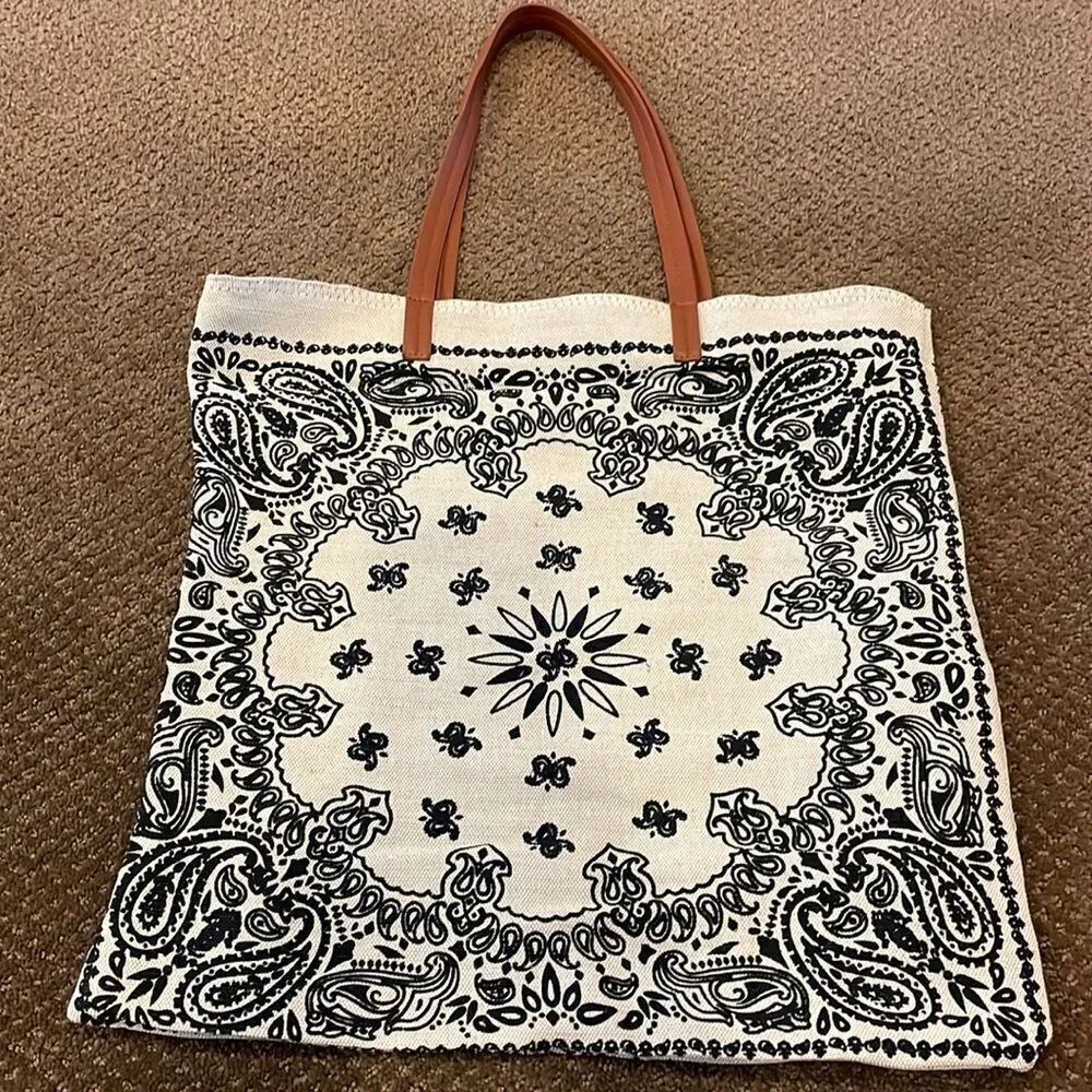 Tote Bag in a Paisley Print with Brown Faux Leather Strap